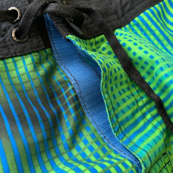 Nike Men's Size Medium Swim Trunks Multicolor Drawstring Mesh Lining Pocket - Picture 6 of 8